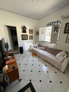 VENDE-SE CASA COM 2 PAVIMENTOS - BAIRRO GETÚLIO VARGAS