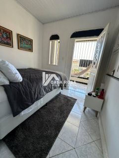 VENDE-SE CASA COM 2 PAVIMENTOS - BAIRRO GETÚLIO VARGAS