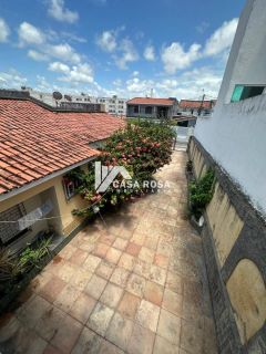 VENDE-SE CASA COM 4/4 COM CLOSET E BANHEIRA - BAIRRO PONTO NOVO