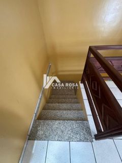 VENDE-SE CASA COM 4/4 COM CLOSET E BANHEIRA - BAIRRO PONTO NOVO