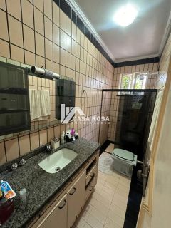 VENDE-SE CASA COM 4/4 COM CLOSET E BANHEIRA - BAIRRO PONTO NOVO
