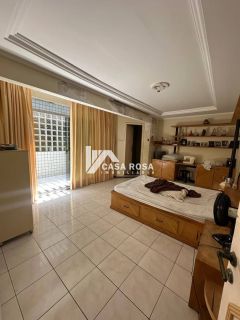VENDE-SE CASA COM 4/4 COM CLOSET E BANHEIRA - BAIRRO PONTO NOVO