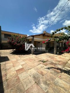 VENDE-SE CASA COM 4/4 COM CLOSET E BANHEIRA - BAIRRO PONTO NOVO