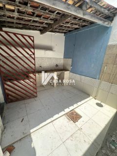 VENDE-SE CASA COM 2/4 NA RUA LIDERANÇA - ATALAIA NOVA
