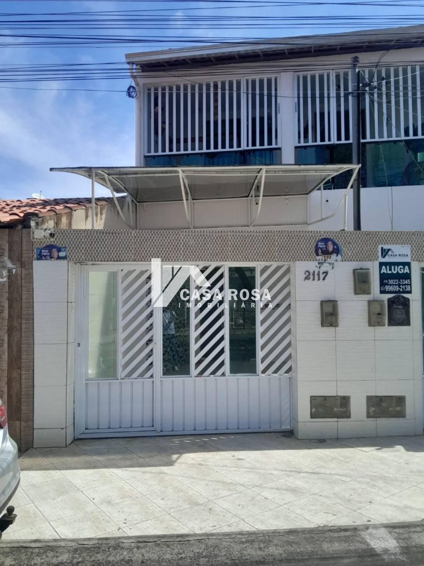 VENDE-SE CASA DE DOIS PAVIMENTOS NA AV. ÉDEZIO VIERA DE MELO - BAIRRO PEREIRA LOBO
