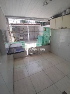 VENDE-SE CASA DE DOIS PAVIMENTOS NA AV. ÉDEZIO VIERA DE MELO - BAIRRO PEREIRA LOBO