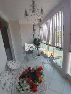 VENDE-SE CASA DE DOIS PAVIMENTOS NA AV. ÉDEZIO VIERA DE MELO - BAIRRO PEREIRA LOBO
