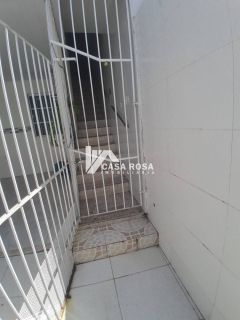 VENDE-SE CASA DE DOIS PAVIMENTOS NA AV. ÉDEZIO VIERA DE MELO - BAIRRO PEREIRA LOBO