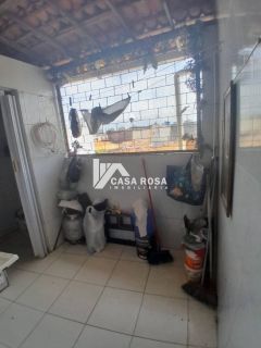 VENDE-SE CASA DE DOIS PAVIMENTOS NA AV. ÉDEZIO VIERA DE MELO - BAIRRO PEREIRA LOBO