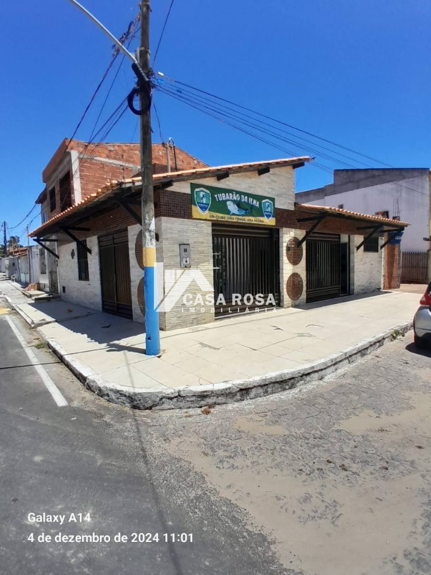 VENDE-SE CASA DE ESQUINA NA ORLA DA ATALAIA NOVA - BARRA DOS COQUEIROS