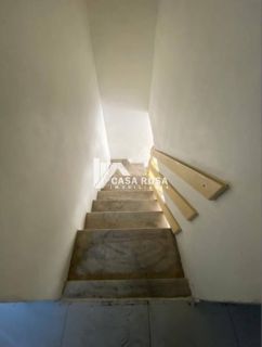 VENDE-SE CASA COM DOIS PAVIMENTOS - BAIRRO GRAGERU