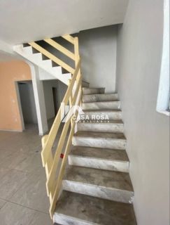 VENDE-SE CASA COM DOIS PAVIMENTOS - BAIRRO GRAGERU