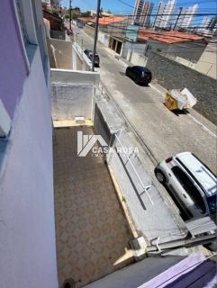 VENDE-SE CASA COM DOIS PAVIMENTOS - BAIRRO GRAGERU