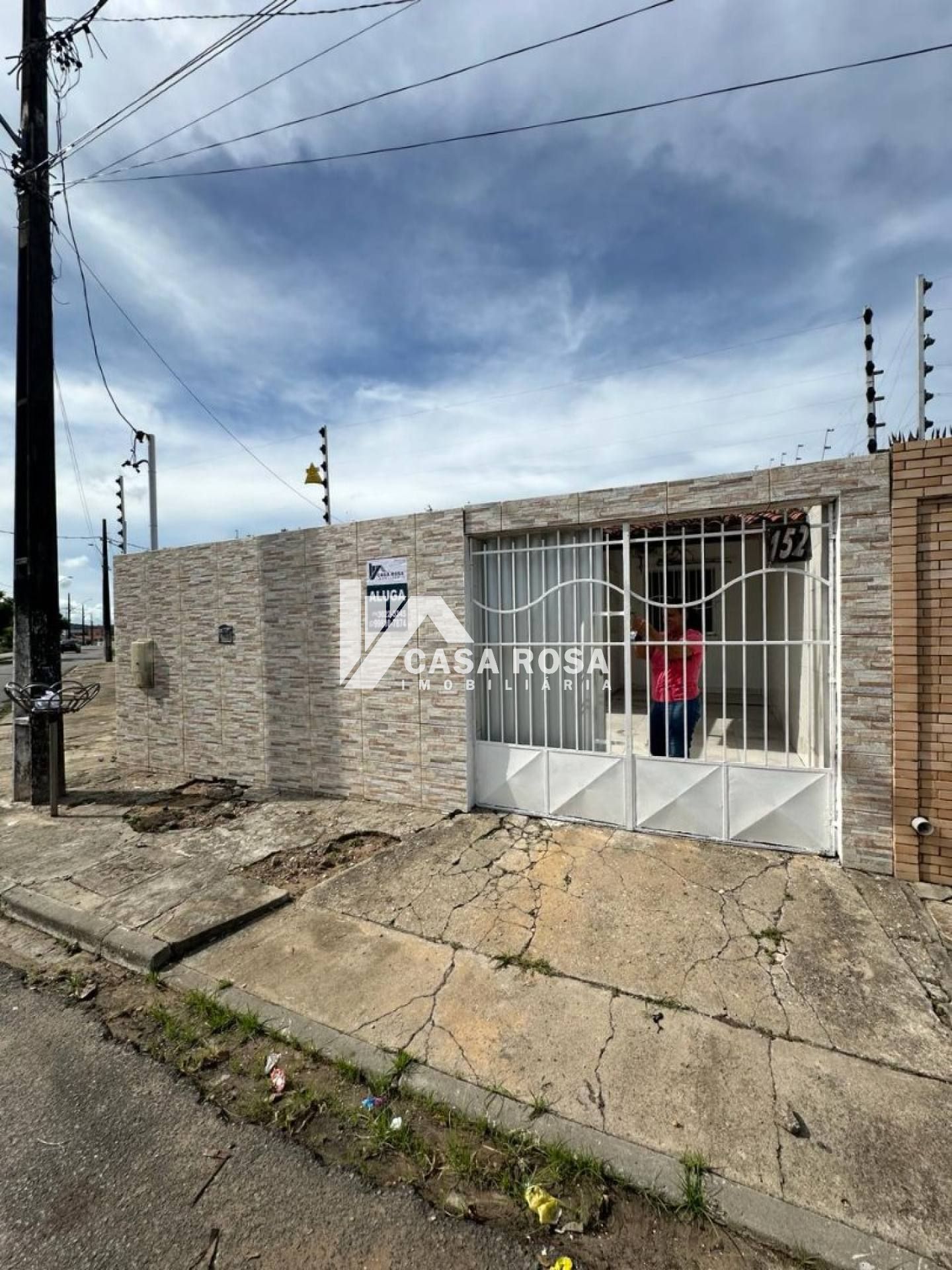 VENDE-SE CASA NO BAIRRO ARUANA