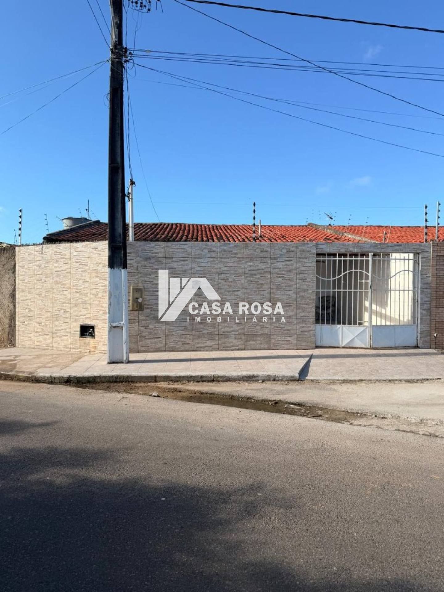 VENDE-SE CASA NO BAIRRO ARUANA