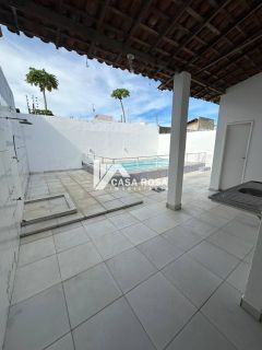 VENDE-SE CASA NO BAIRRO ARUANA