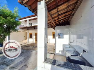 Casa em Área Ampla - Atalaia