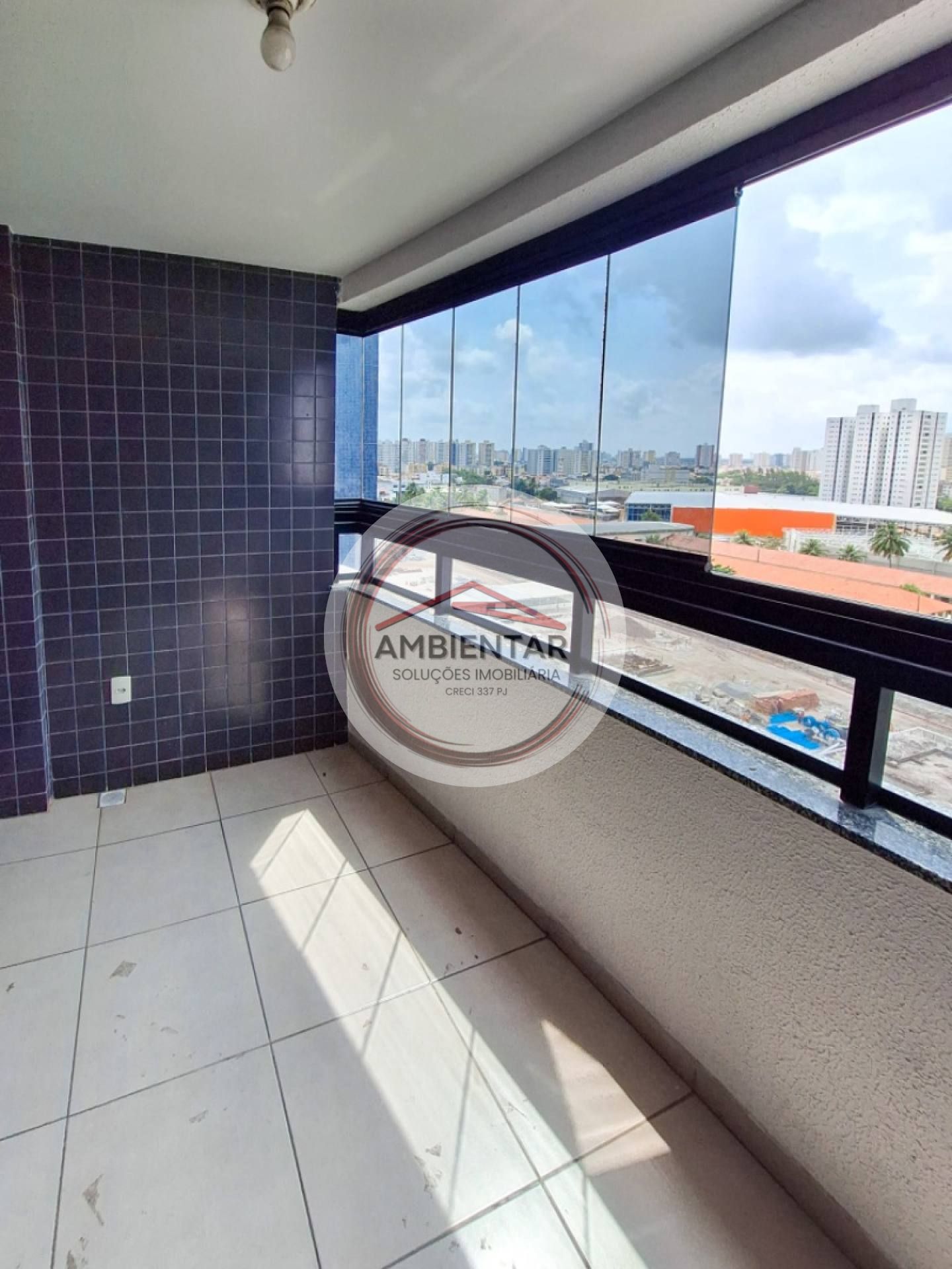 Apartamento Para Vender com 3 quartos 2 suítes no bairro Luzia em Aracaju