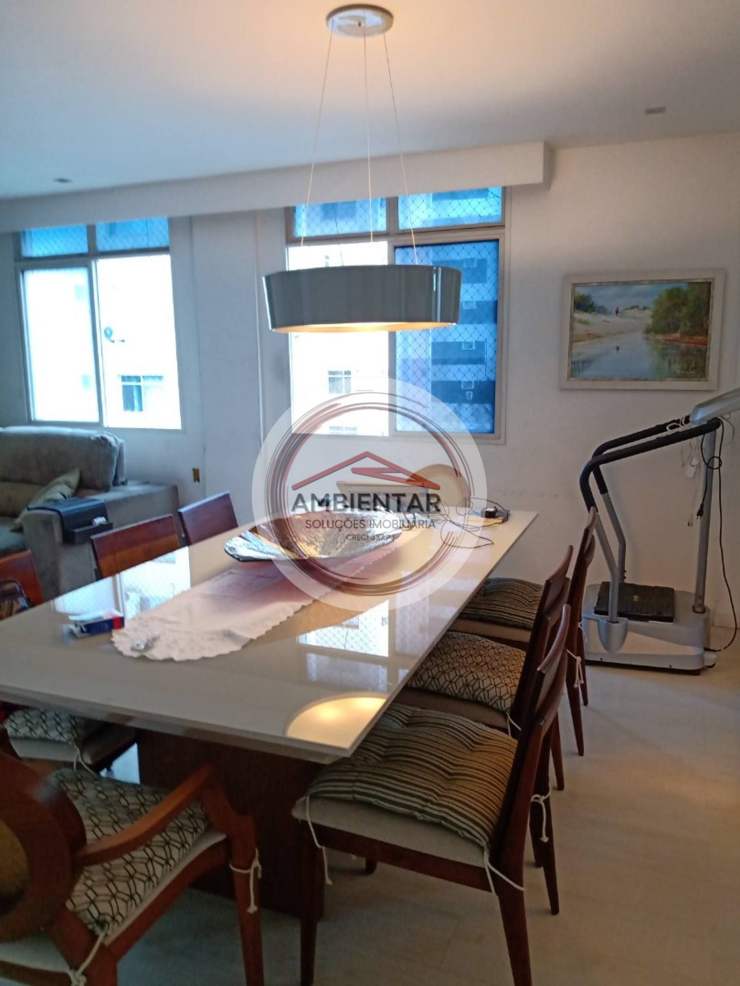 Amplo apartamento na 13 de Julho