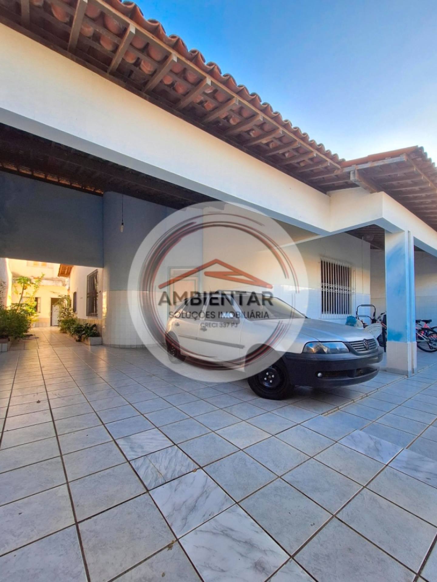 Casa Para Vender com 4 quartos 3 suítes no bairro Farolândia em Aracaju