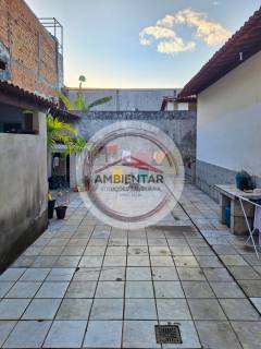 Casa Para Vender com 4 quartos 3 suítes no bairro Farolândia em Aracaju