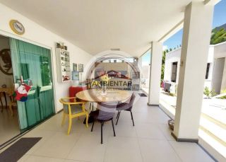 Linda casa em Condomínio no bairro Robalo