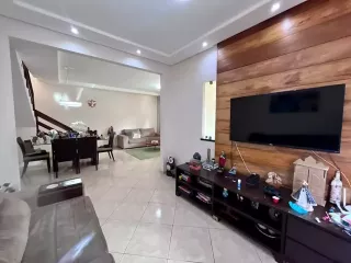 EXCELENTE CASA DE CONDOMÍNIO NA ARUANA