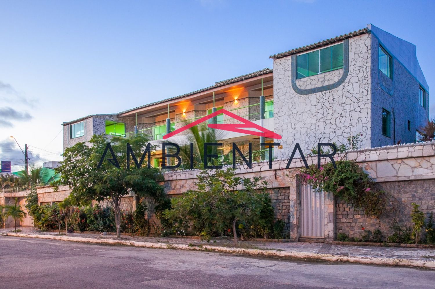 Casa 7/4 na Coroa do Meio