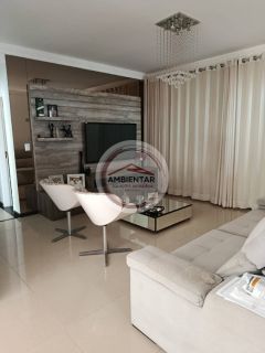 Linda casa na Aruana (rua publica)