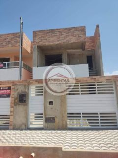 Residencial de 2 andares com 4 casas na Coroa do meio