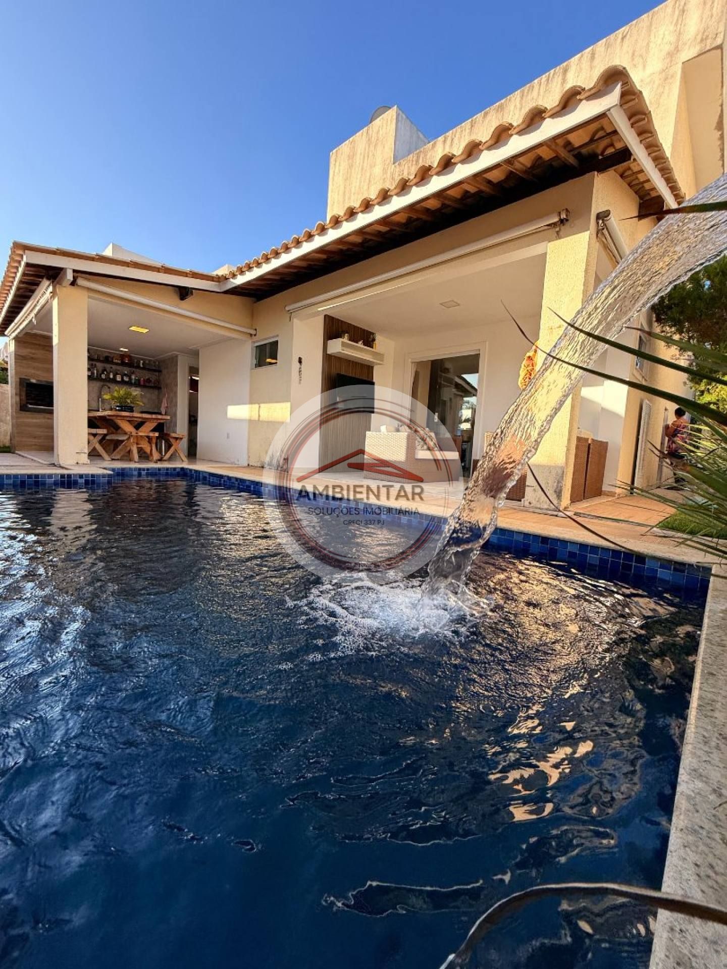 Belíssima casa cond.fechado próximo a praia na Aruana