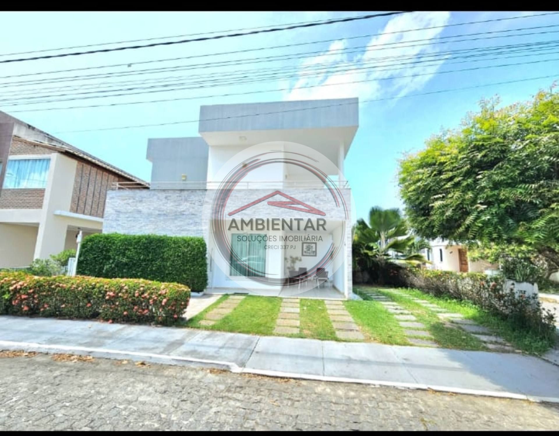 Linda casa com 4/4, sendo 2 suites na Aruana