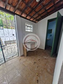 CASA À VENDA NO CENTRO, ÓTIMA LOCALIZAÇÃO