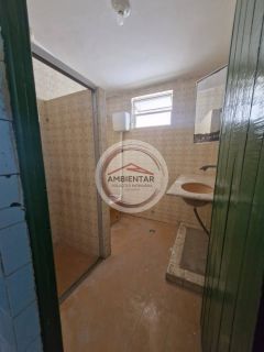 CASA À VENDA NO CENTRO, ÓTIMA LOCALIZAÇÃO