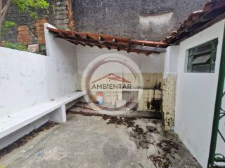 CASA À VENDA NO CENTRO, ÓTIMA LOCALIZAÇÃO