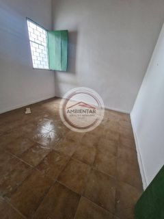 CASA À VENDA NO CENTRO, ÓTIMA LOCALIZAÇÃO
