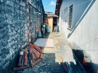 Casa à venda no Albano Franco.. Oportunidade