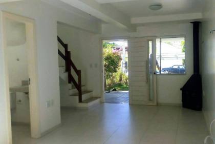 Casa estilo sobrado com 2 dormitórios suítes, no bairro Espírito Santo.
