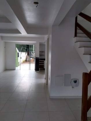 Casa estilo sobrado com 2 dormitórios suítes, no bairro Espírito Santo.