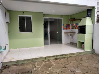 Casa estilo sobrado com 2 dormitórios suítes, no bairro Espírito Santo.