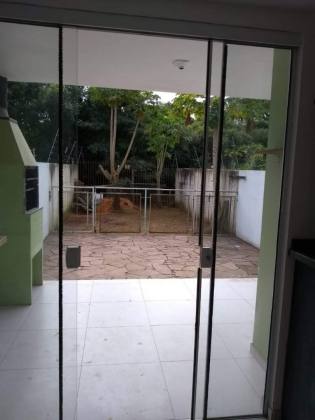 Casa estilo sobrado com 2 dormitórios suítes, no bairro Espírito Santo.