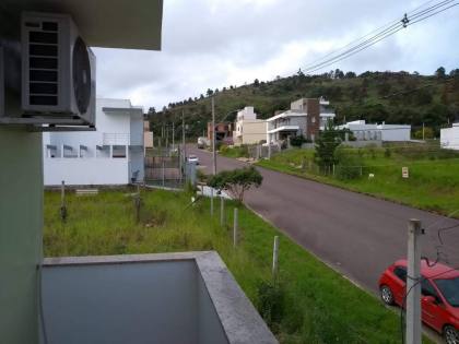 Casa estilo sobrado com 2 dormitórios suítes, no bairro Espírito Santo.