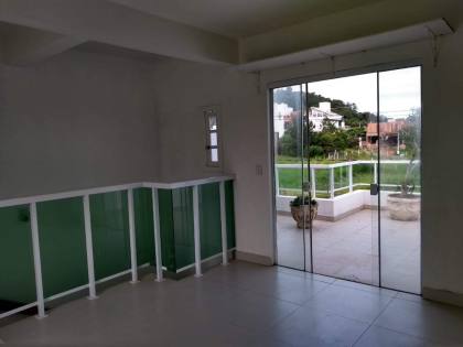Casa estilo sobrado com 2 dormitórios suítes, no bairro Espírito Santo.