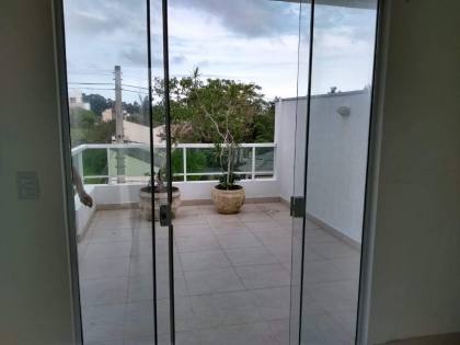 Casa estilo sobrado com 2 dormitórios suítes, no bairro Espírito Santo.