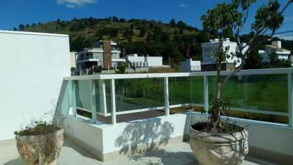 Casa estilo sobrado com 2 dormitórios suítes, no bairro Espírito Santo.