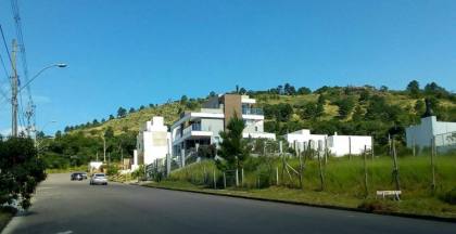 Casa estilo sobrado com 2 dormitórios suítes, no bairro Espírito Santo.
