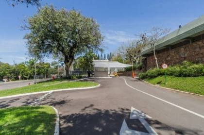 Venda casa em condomínio com 609m², 6 dormitórios, 4 vagas, Bairro Cavalhada, Porto Alegre.
