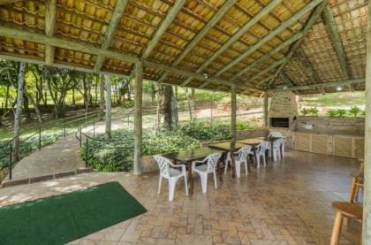 Venda casa em condomínio com 609m², 6 dormitórios, 4 vagas, Bairro Cavalhada, Porto Alegre.
