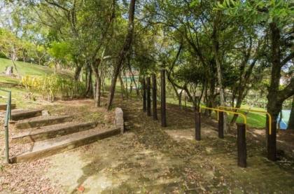 Venda casa em condomínio com 609m², 6 dormitórios, 4 vagas, Bairro Cavalhada, Porto Alegre.