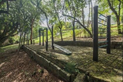 Venda casa em condomínio com 609m², 6 dormitórios, 4 vagas, Bairro Cavalhada, Porto Alegre.
